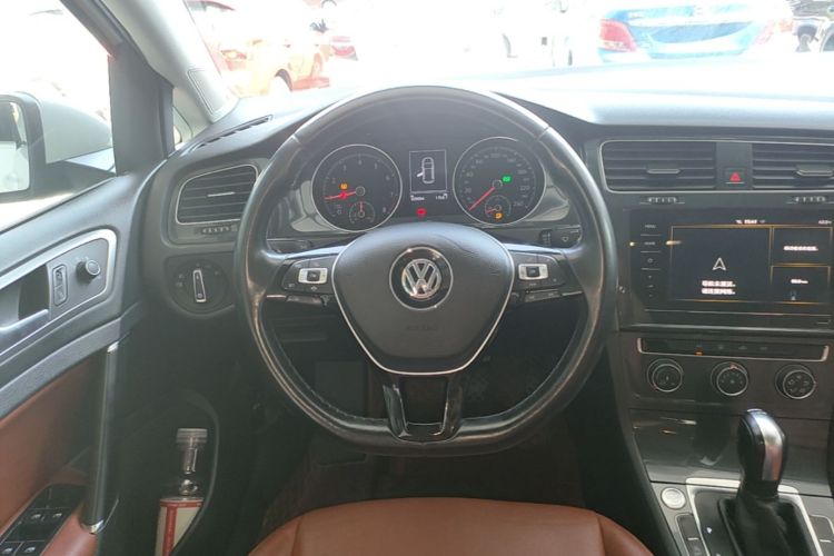 Volkswagen Golf 2020 car image #11