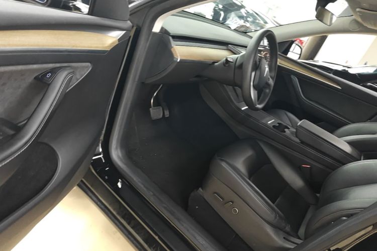Tesla Model Y 2022 #16 Tesla Model Y 2022 car image #16