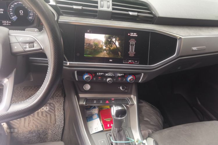 Audi Q3 2020 car image #15