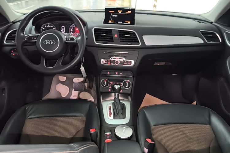 Audi Q3 2017 car image #10