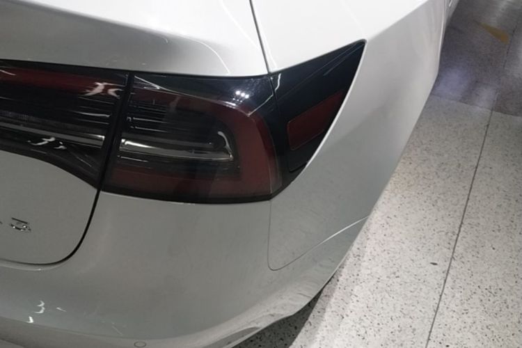 Tesla Model 3 2022 car image #3