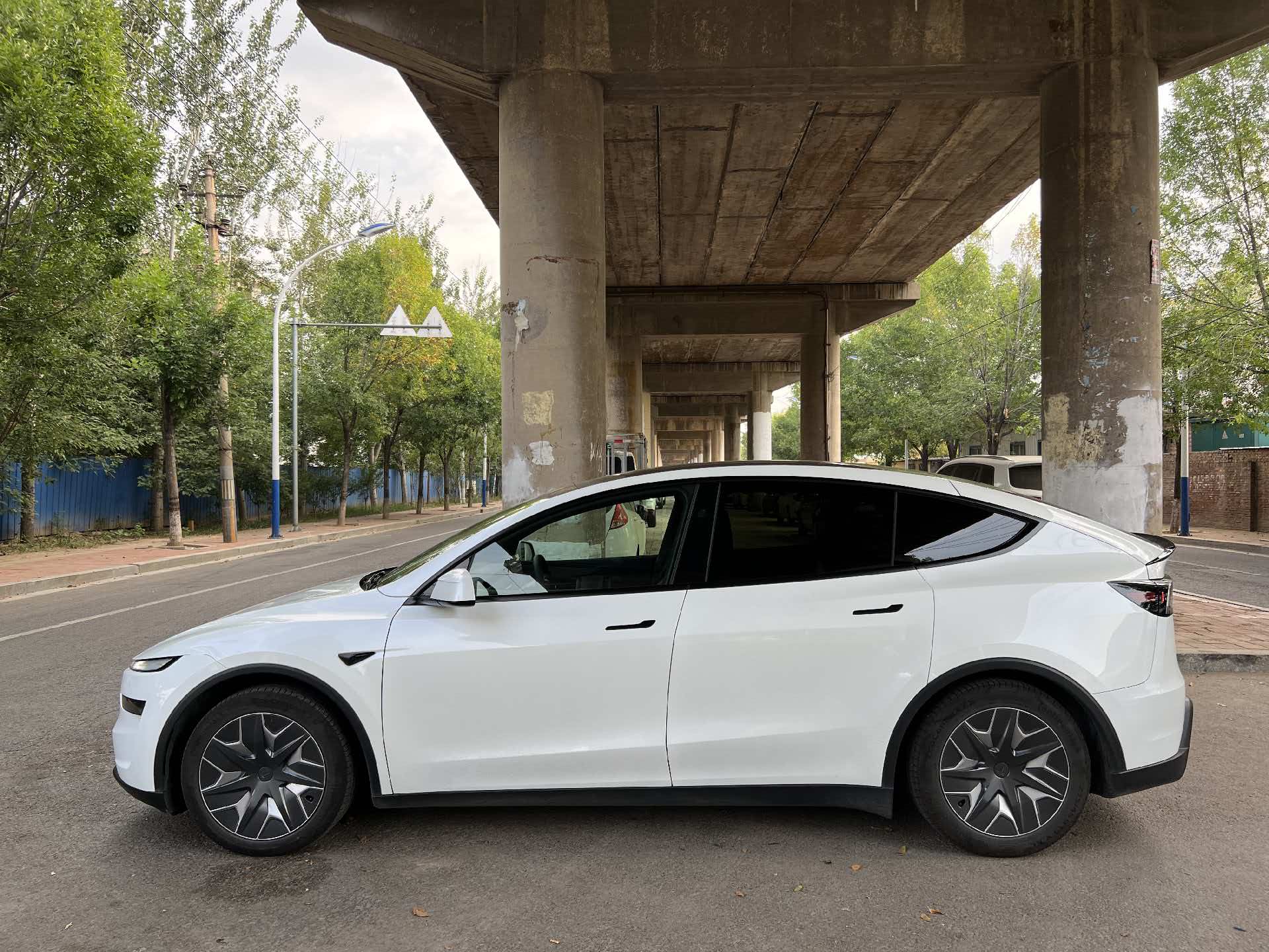 Tesla Model Y L 2025 #3 Tesla Model Y L 2025 immagine di auto #3