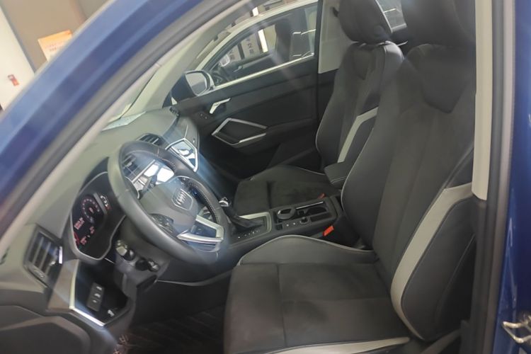 Audi Q3 2021 car image #15