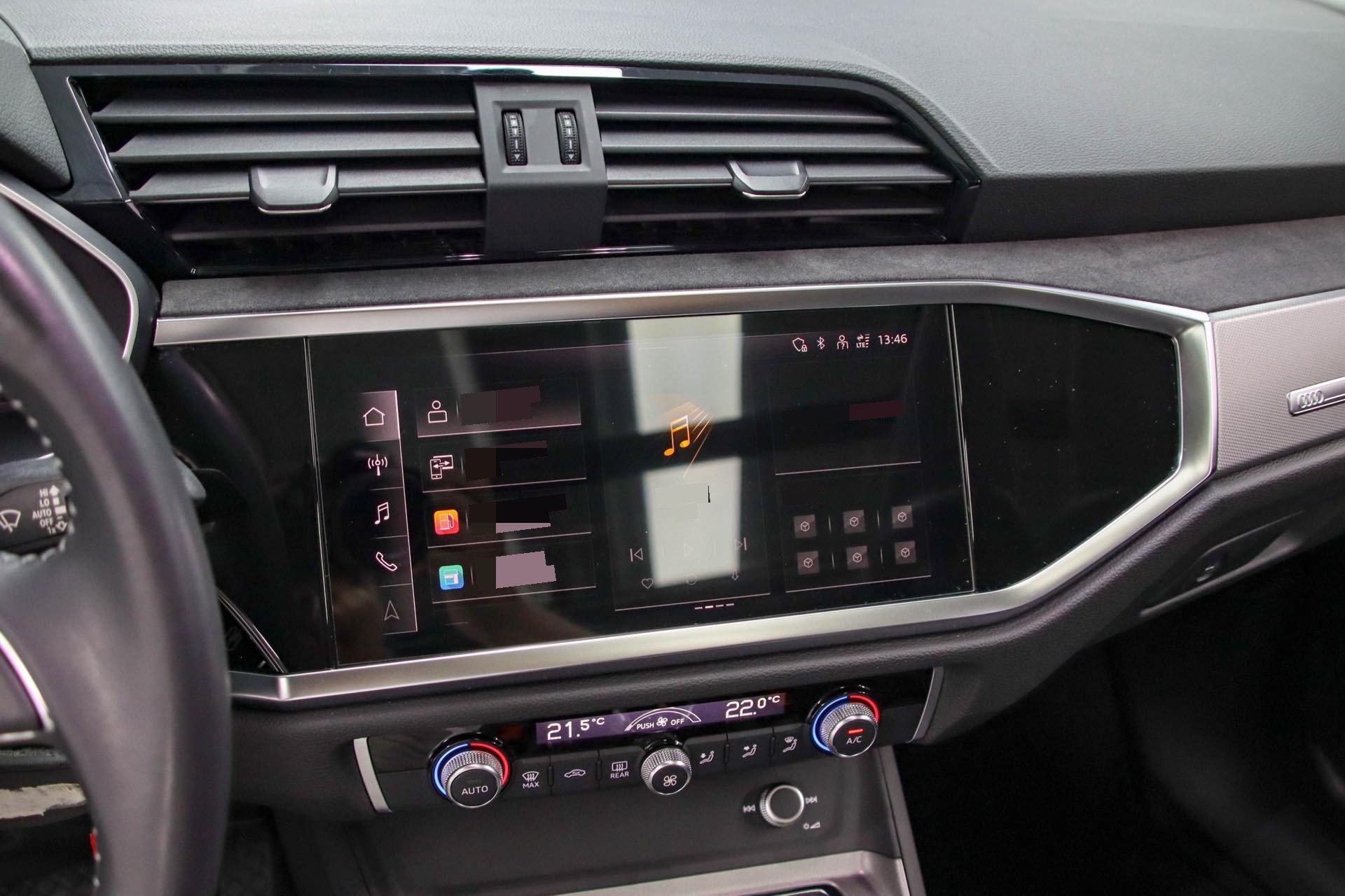 Audi Q3 2022 car image #7