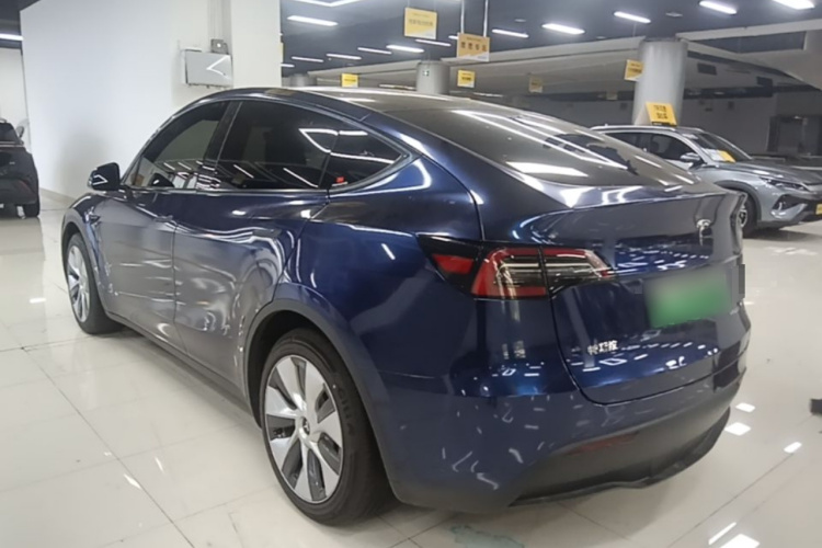 Tesla Model Y 2023 #5 Tesla Model Y 2023 car image #5