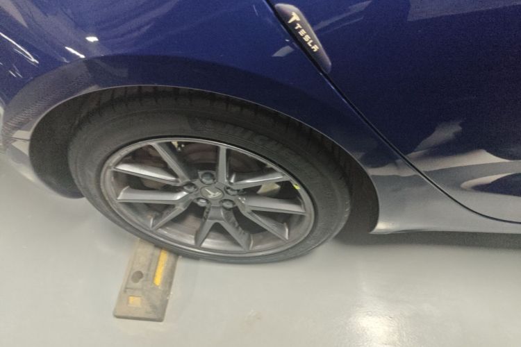 Tesla Model 3 2021 صورة سيارة #10