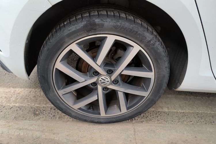 Volkswagen Golf 2020 car image #10