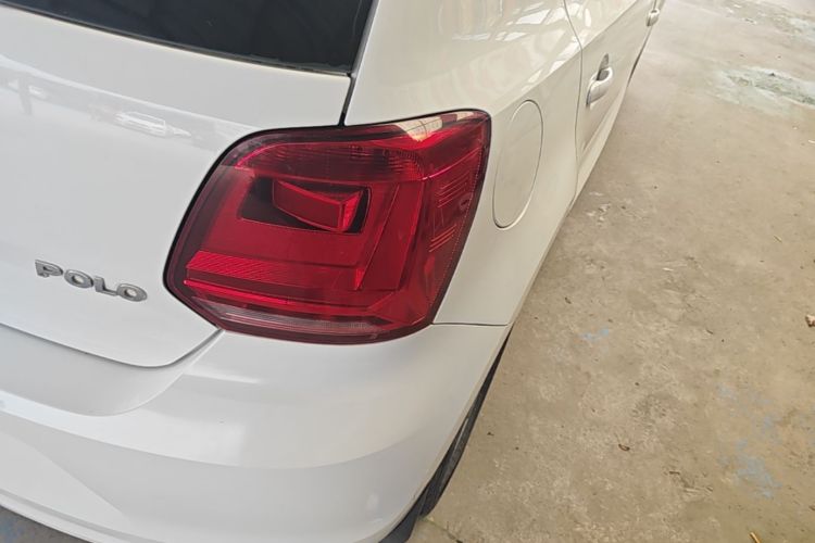 Volkswagen Polo 2016 car image #8