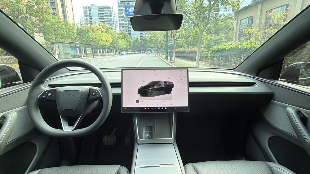 Tesla Model Y 2026 #6 Tesla Model Y 2026 car image #6