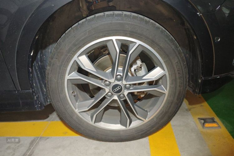 Audi Q3 2021 car image #9