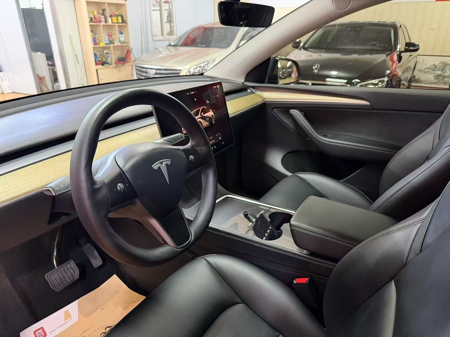 Tesla Model Y 2023 car image #6