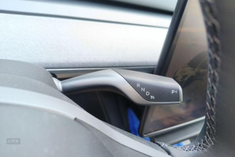 Tesla Model Y 2024 immagine di auto #16