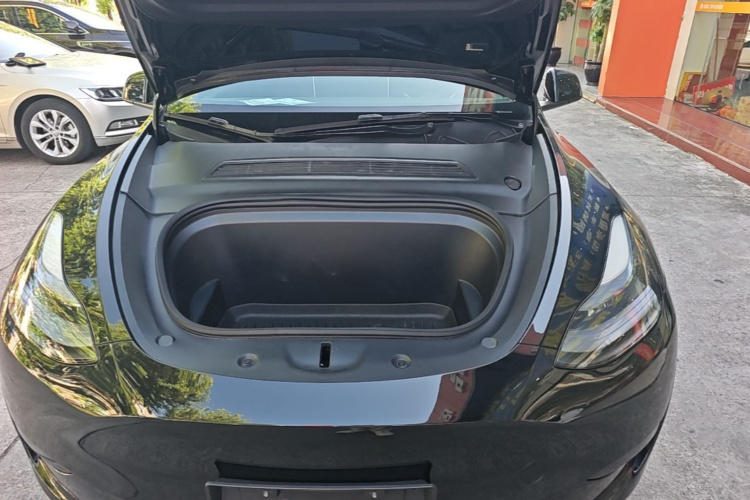 Tesla Model Y 2023 car image #20
