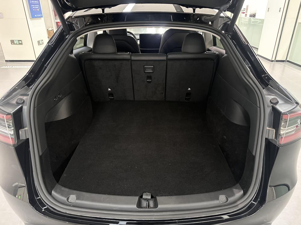 Tesla Model Y 2023 immagine di auto #16
