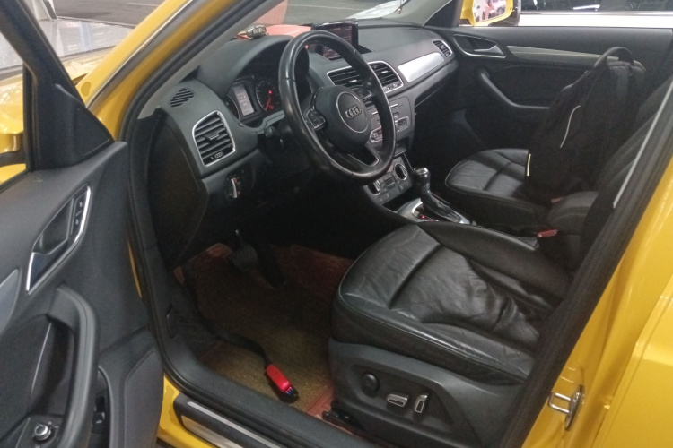 Audi Q3 2016 car image #16
