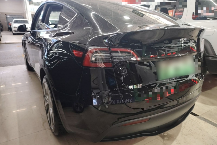 Tesla Model Y 2022 #5 Tesla Model Y 2022 car image #5
