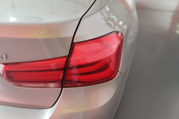 BMW 3 Series 2017 #8 BMW 3 Series 2017 car image #8