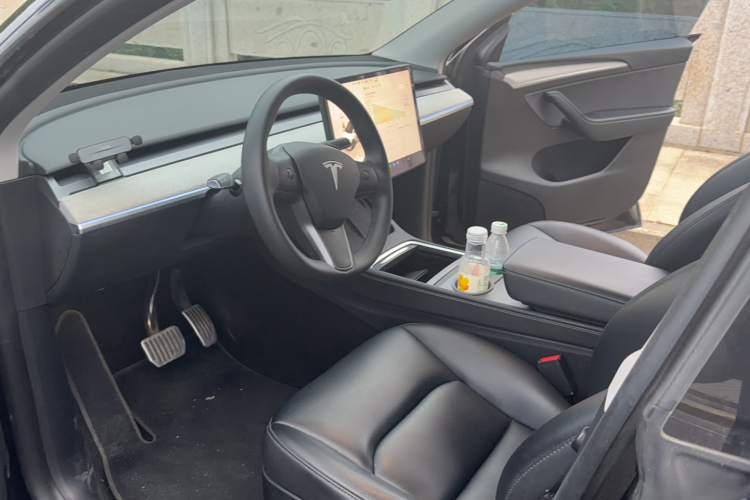 Tesla Model Y 2023 #15 Tesla Model Y 2023 car image #15