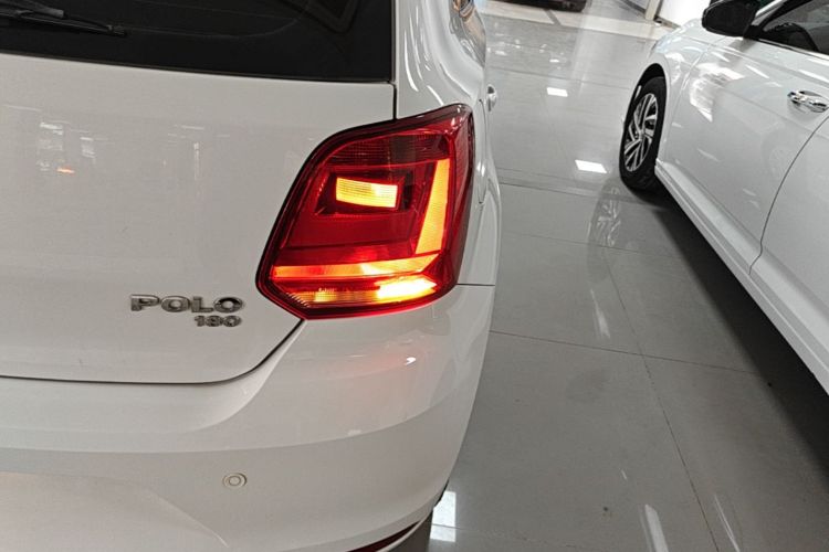 Volkswagen Polo 2019 car image #8
