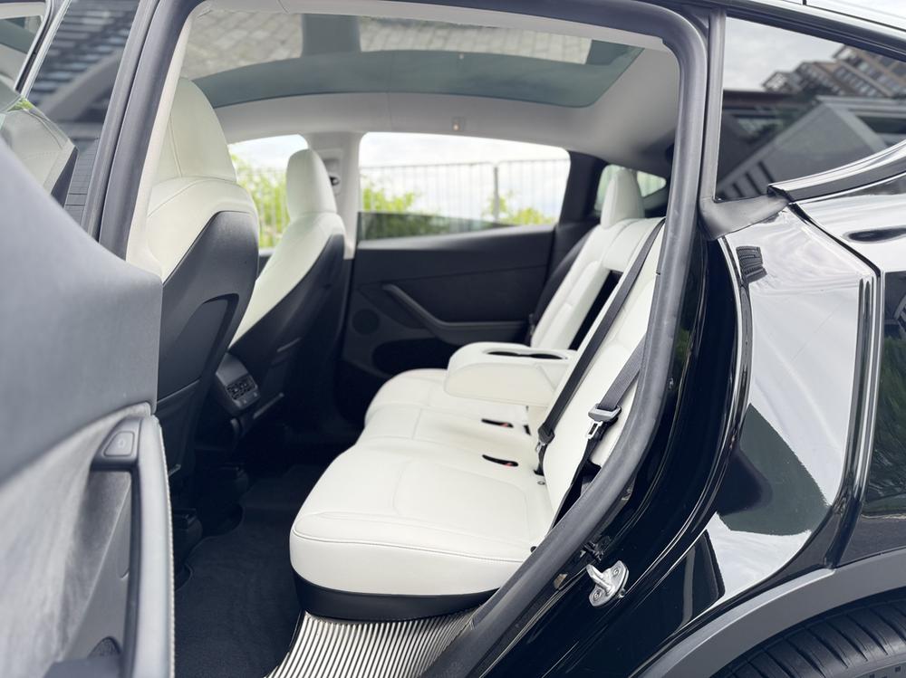 Tesla Model Y 2023 car image #19