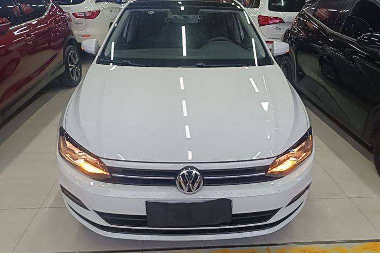 Volkswagen Polo 2021 car image #3