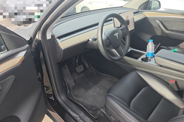 Tesla Model Y 2023 #16 Tesla Model Y 2023 car image #16