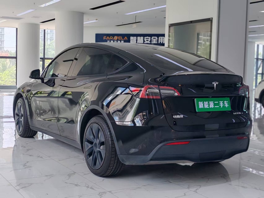 Tesla Model Y 2024 #9 Tesla Model Y 2024 car image #9