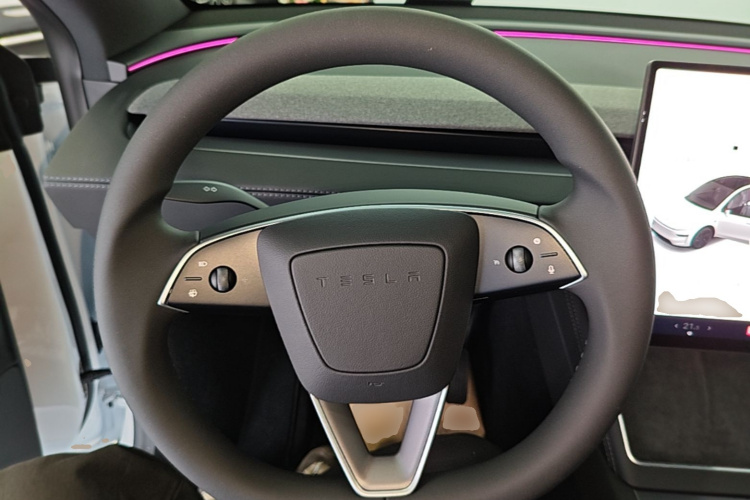 Tesla Model Y 2026 #15 Tesla Model Y 2026 car image #15