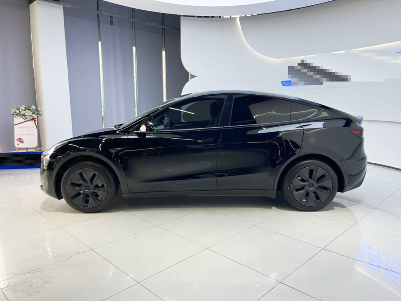 Tesla Model Y 2023 car image #4