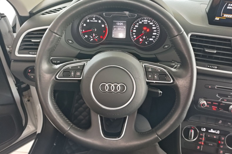 Audi Q3 2019 #11 Audi Q3 2019 car image #11