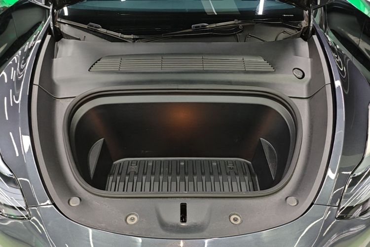 Tesla Model Y 2024 car image #20