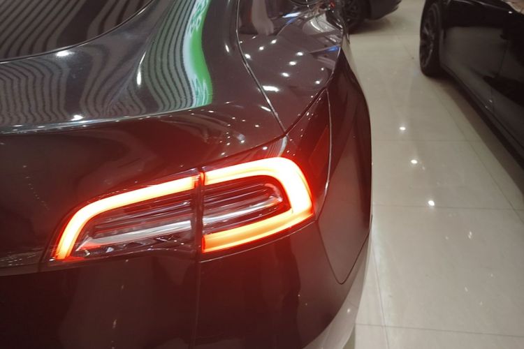 Tesla Model Y 2023 #8 Tesla Model Y 2023 car image #8