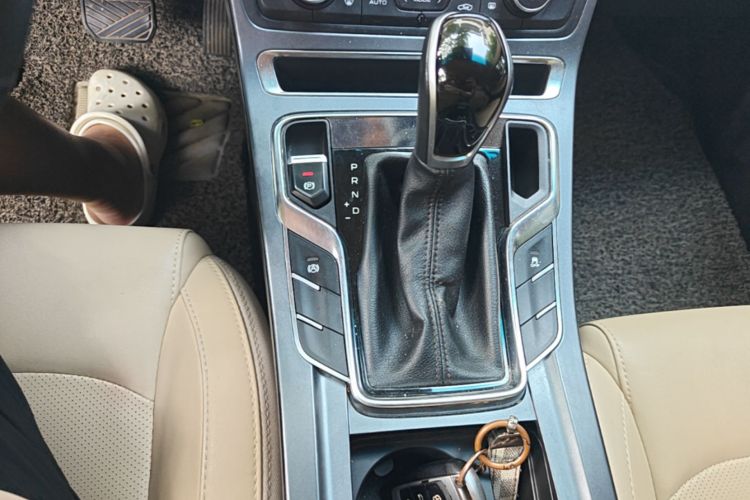GEELY Emgrand 2018 car image #14
