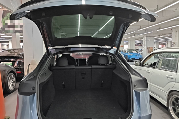 Tesla Model Y 2025 car image #19