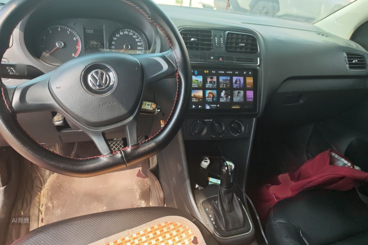 Volkswagen Polo 2016 car image #11