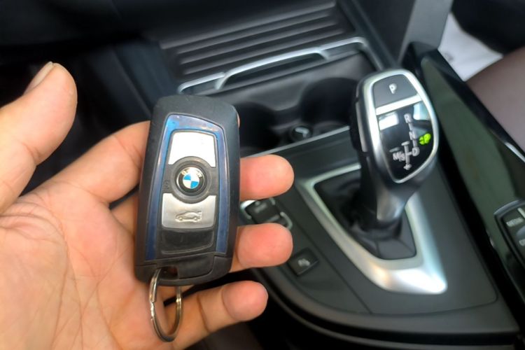 BMW 3 Series 2017 #9 BMW 3 Series 2017 car image #9
