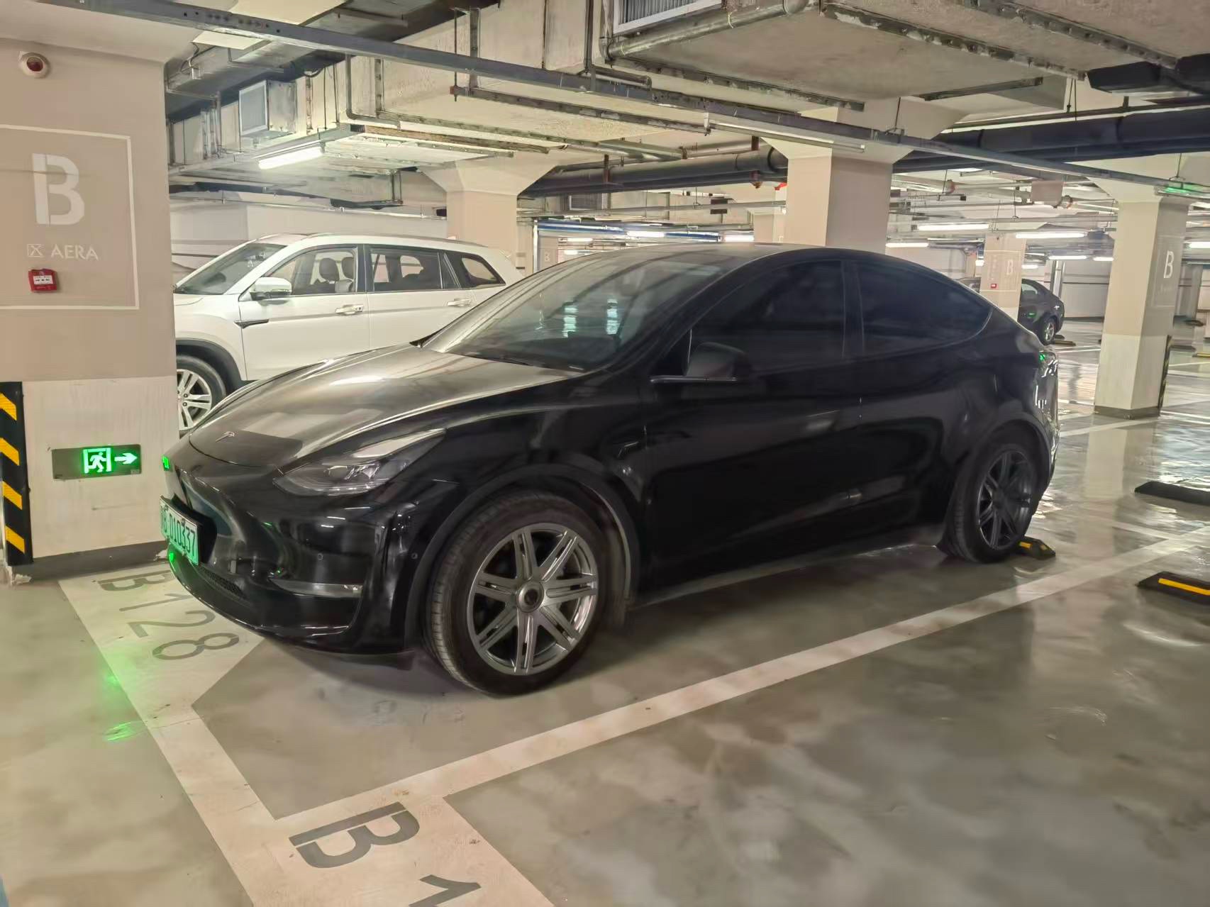 Tesla Model Y 2023 Tesla Model Y 2023 car image