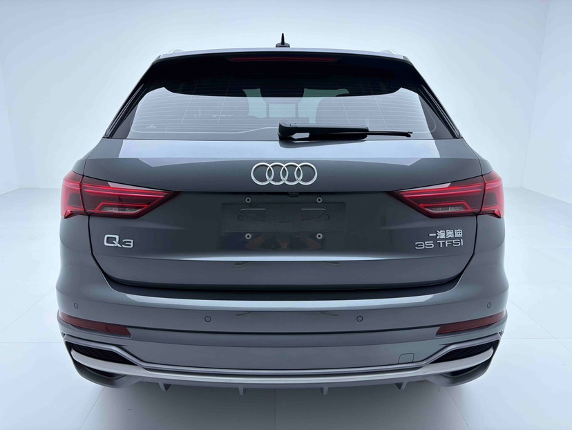 Audi Q3 2022 car image #5
