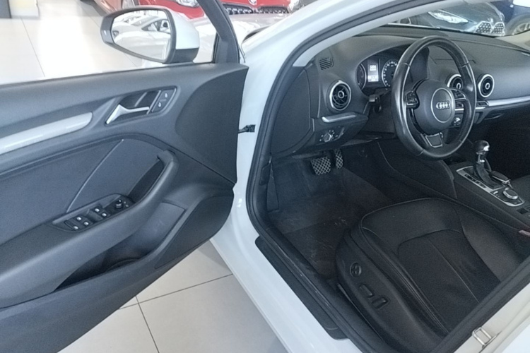 Audi A3 2016 immagine di auto #12