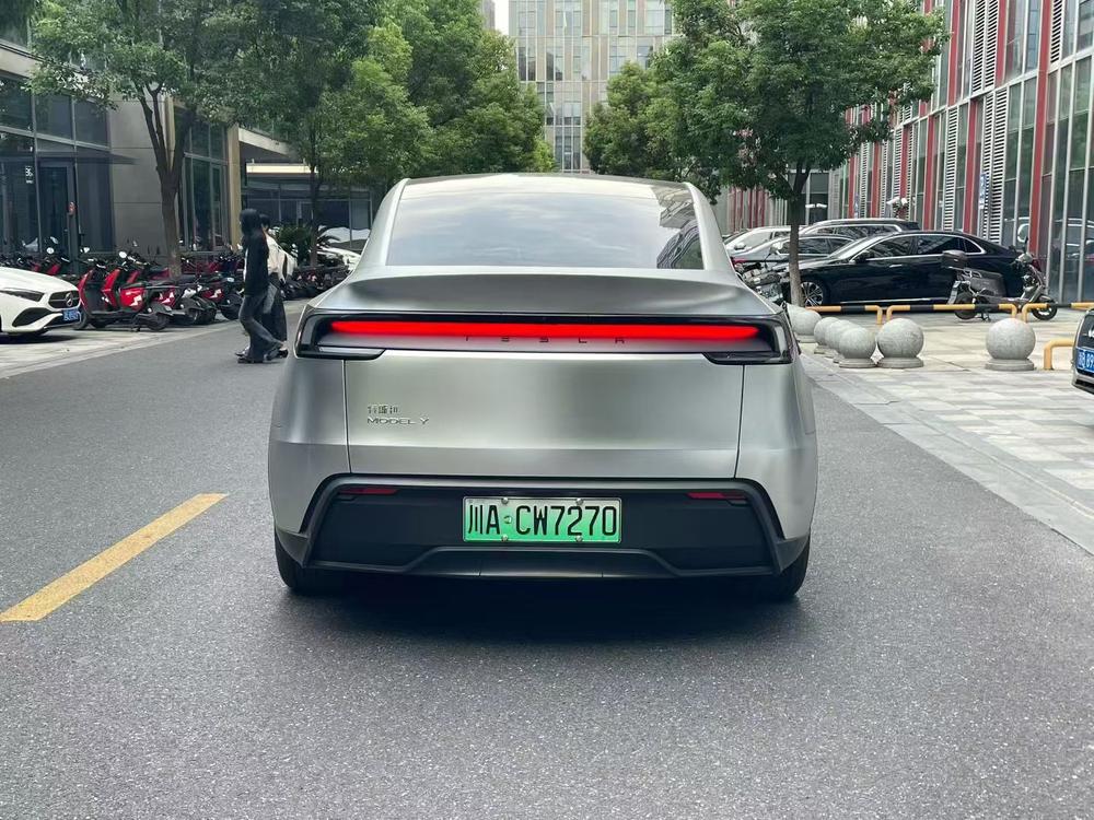 Tesla Model Y 2025 car image #4