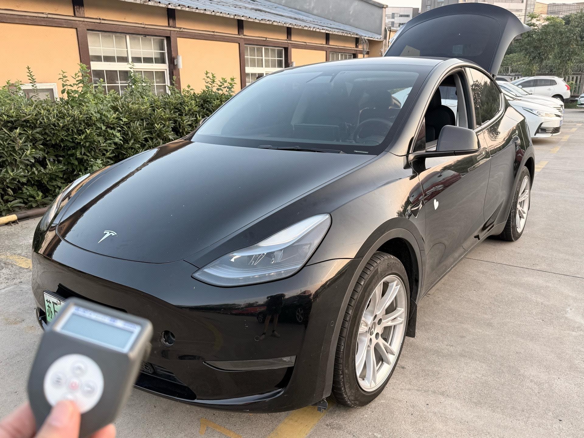 Tesla Model Y 2023 car image 