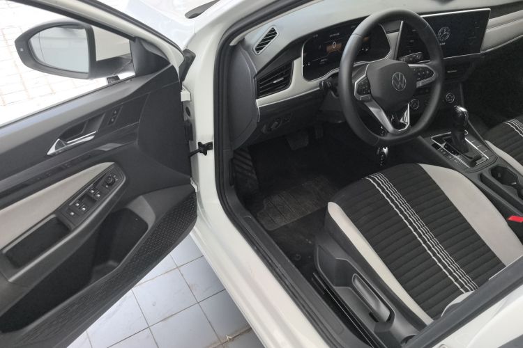 Volkswagen Bora 2024 car image #16