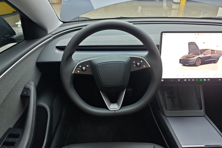 Tesla Model 3 2024 car image #11