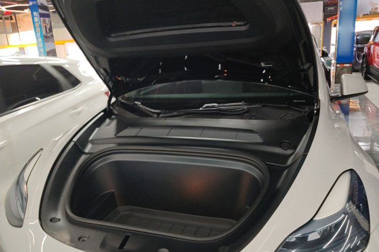 Tesla Model Y 2023 car image #20