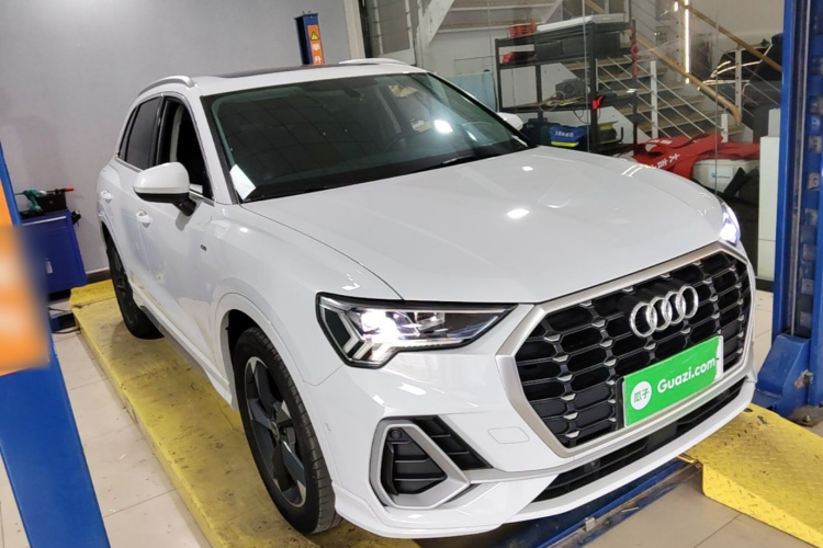 Audi Q3 2023 car image #4