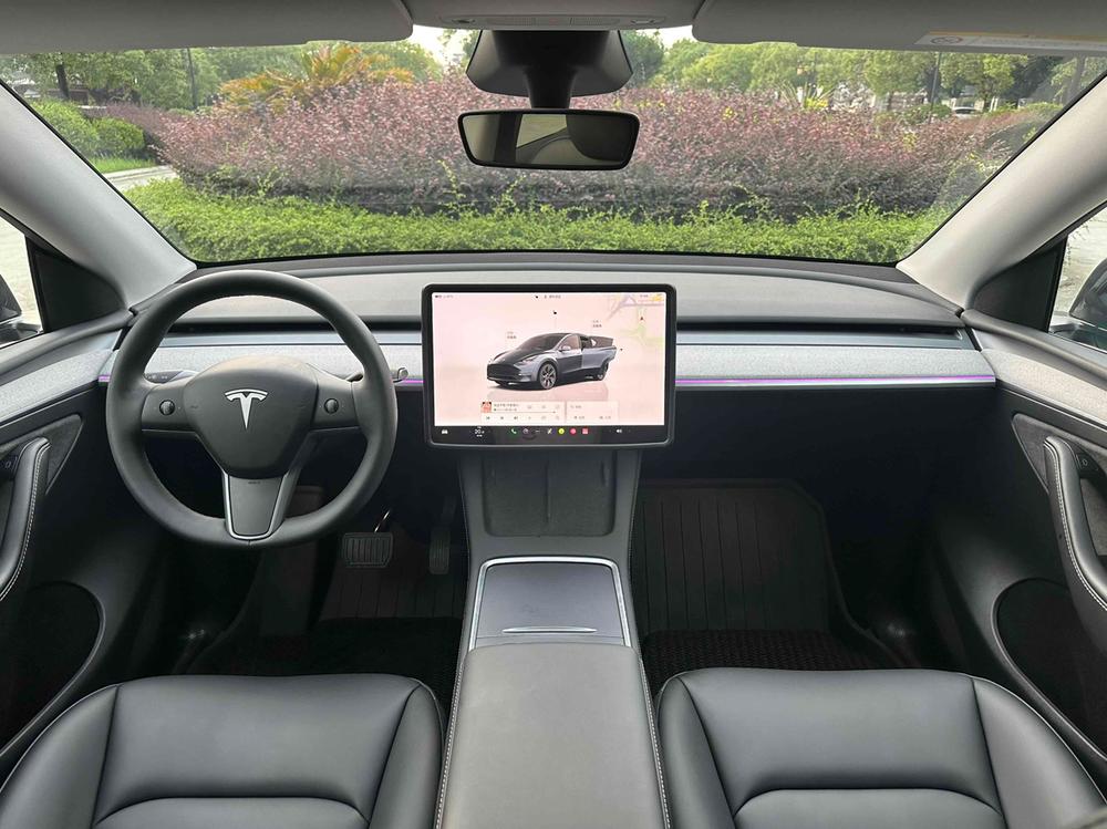 Tesla Model Y 2024 #12 Tesla Model Y 2024 car image #12