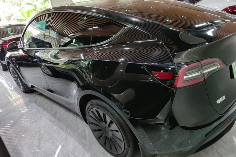 Tesla Model Y 2022 #5 Tesla Model Y 2022 car image #5