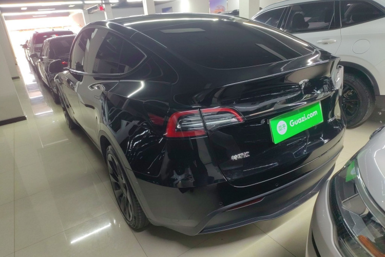 Tesla Model Y 2023 immagine di auto #5