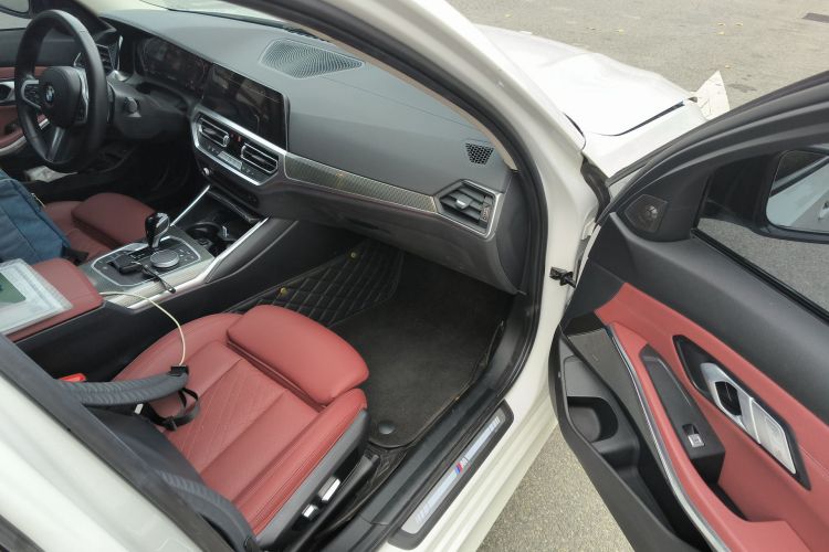 BMW 3 Series 2021 car image #27