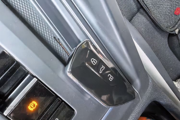 Volkswagen Golf 2021 car image #10